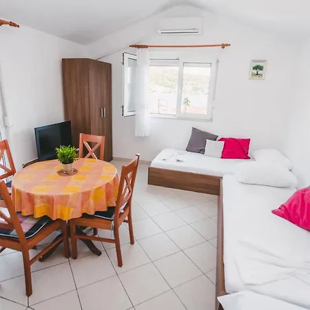 Apartamento Males Rogoznica (Sibenik-Knin)