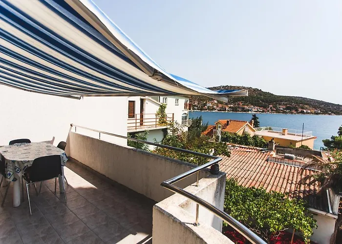 Males * Rogoznica (Sibenik-Knin)