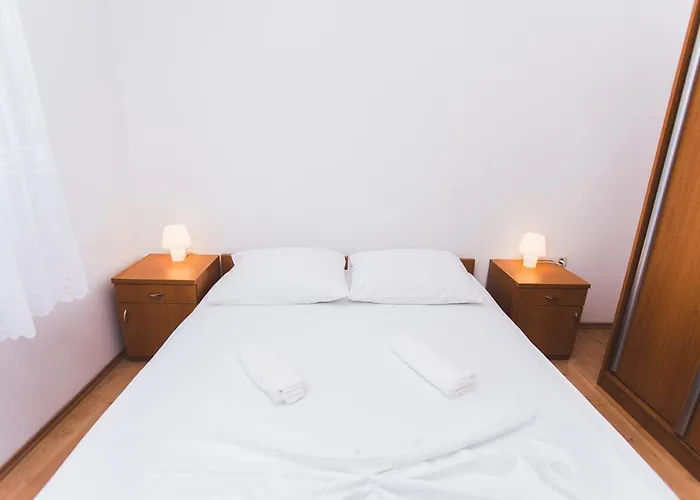 Males * Rogoznica (Sibenik-Knin)