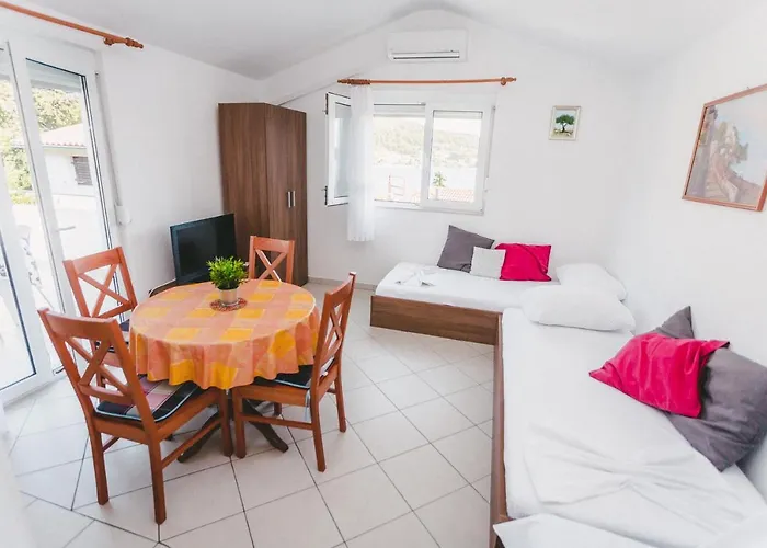 Daire Males Rogoznica (Sibenik-Knin)